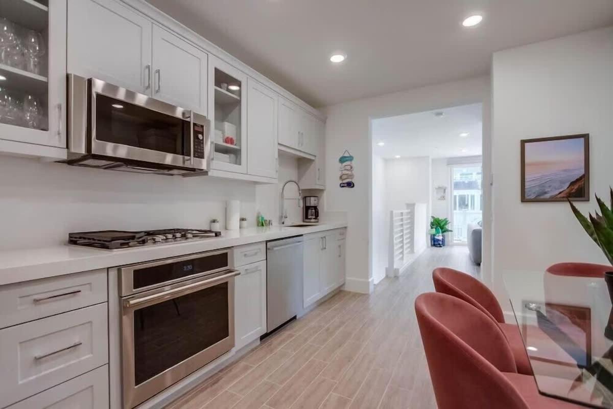 Newer Construction Beauty Steps To Mission And Bay San Diego
