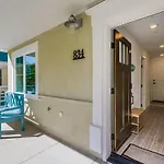 Newer Construction Beauty Steps To Mission Beach And Bay