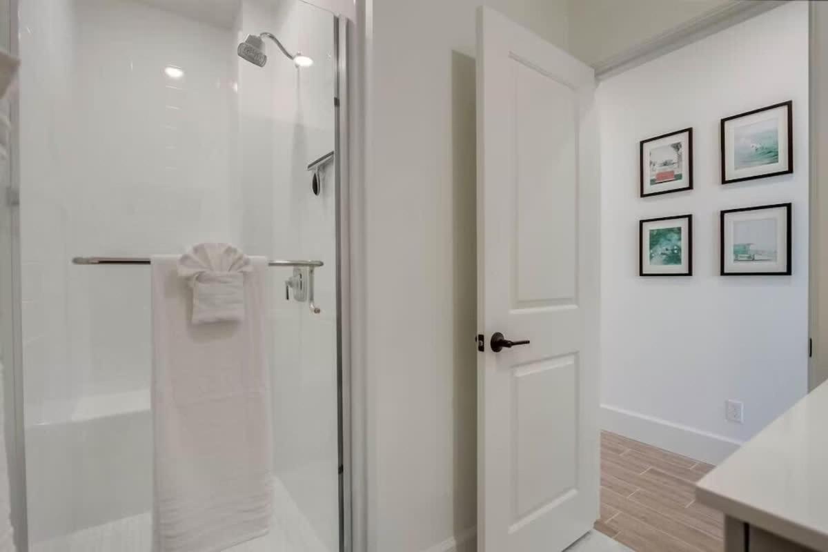 Newer Construction Beauty Steps To Mission And Bay * San Diego