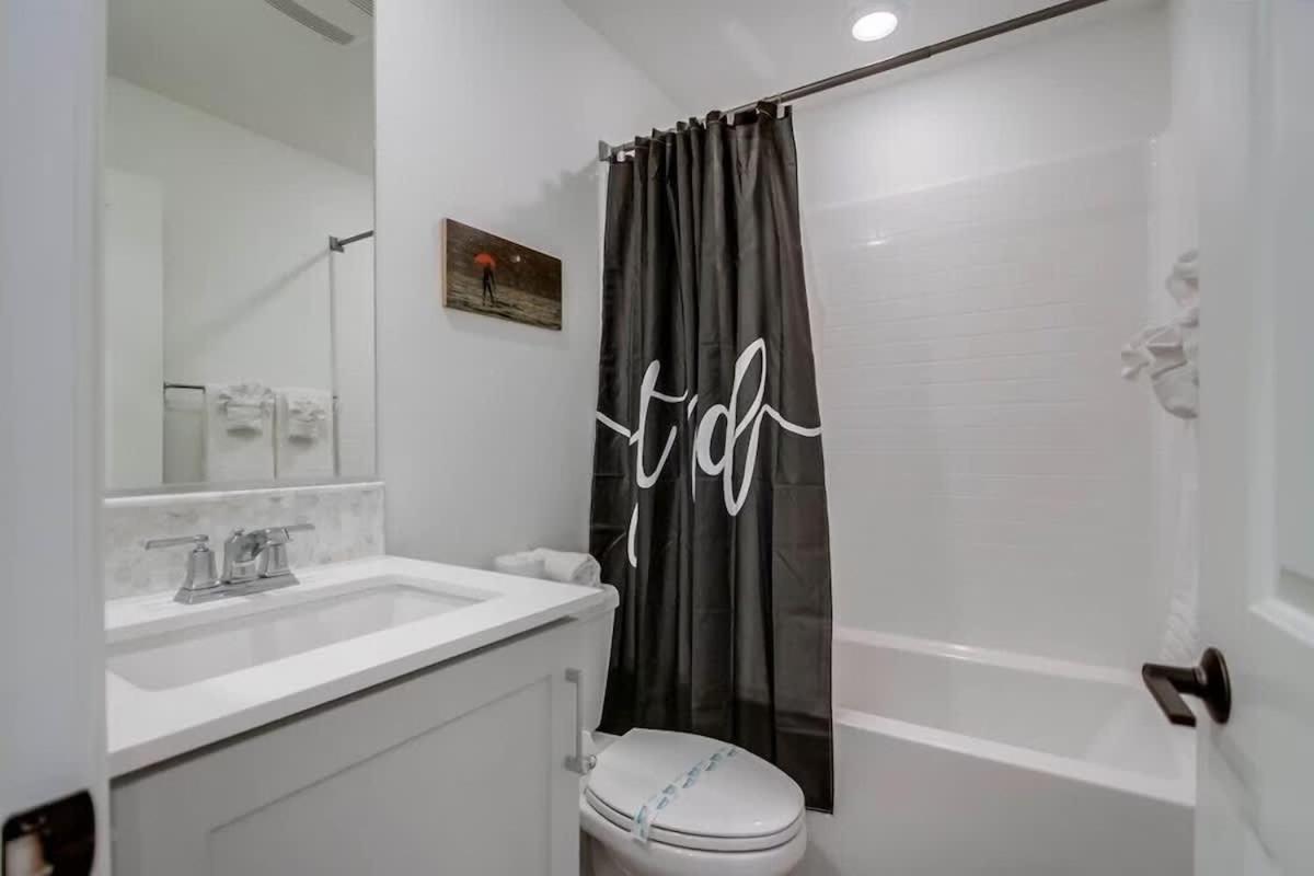 Newer Construction Beauty Steps To Mission And Bay