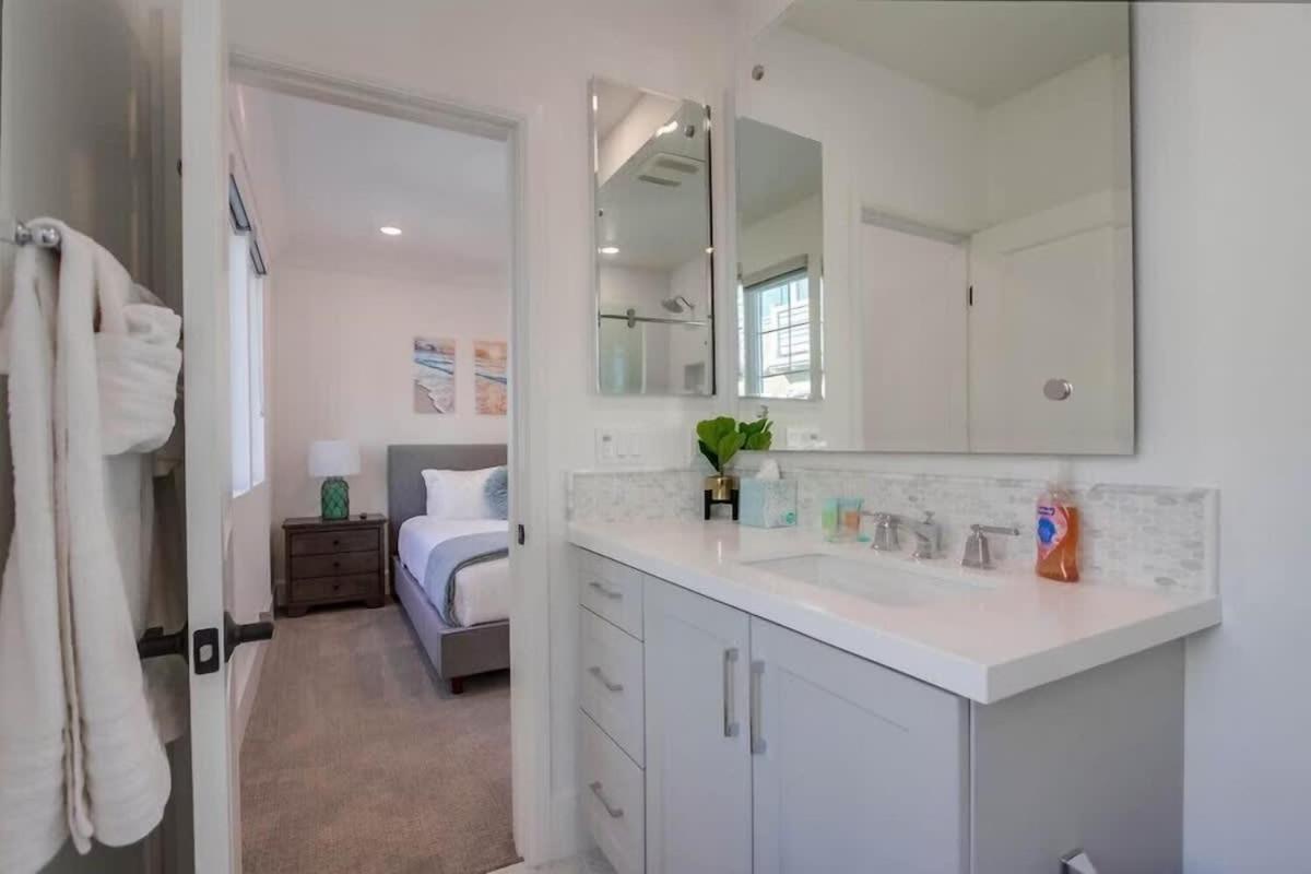 Holiday home Newer Construction Beauty Steps To Mission And Bay San Diego