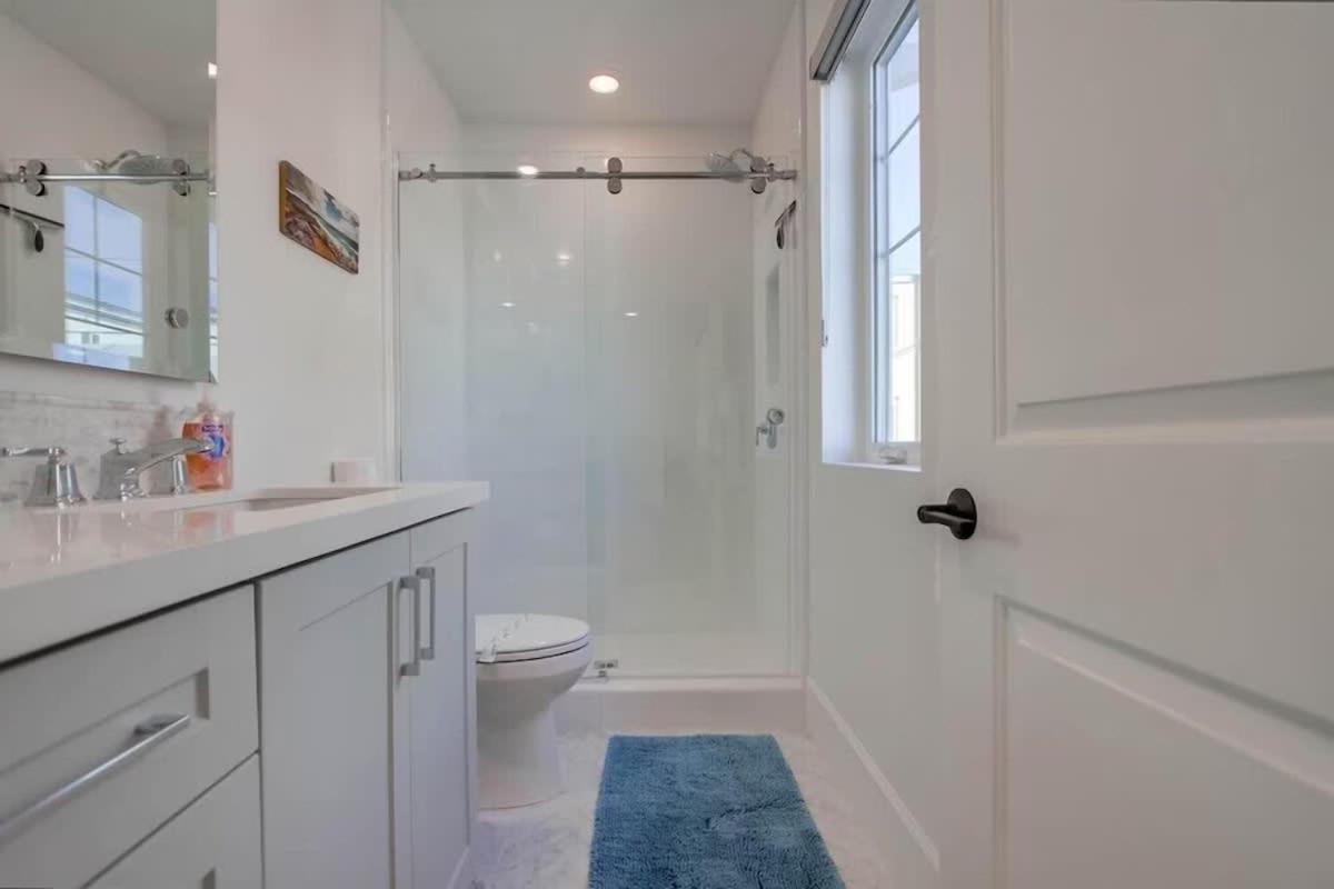 Newer Construction Beauty Steps To Mission And Bay San Diego