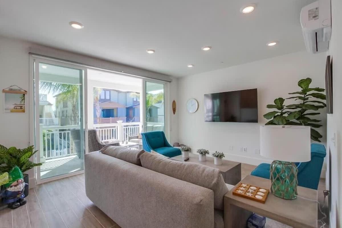 Newer Construction Beauty Steps To Mission And Bay * San Diego