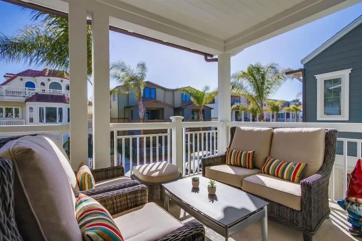 Newer Construction Beauty Steps To Mission And Bay Holiday home *