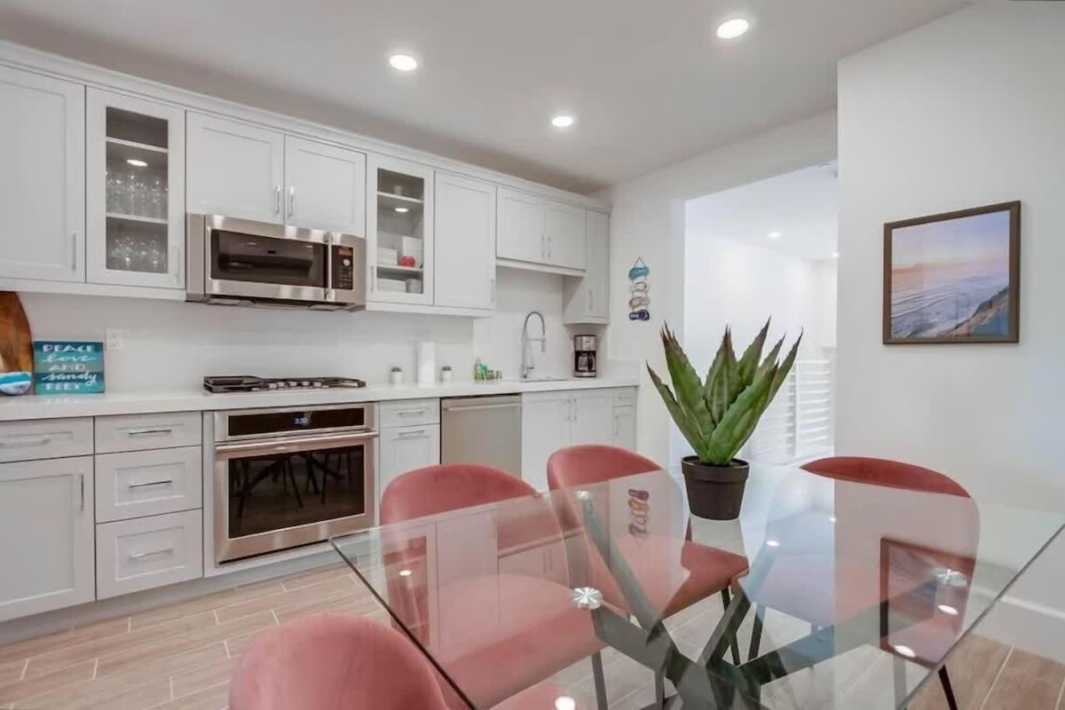 Newer Construction Beauty Steps To Mission And Bay * San Diego